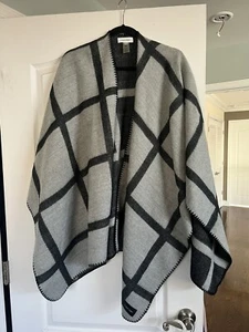 CALVIN KLEIN Black Gray Color Block Wrap Ruana Poncho One Size Two Tone - Picture 1 of 5