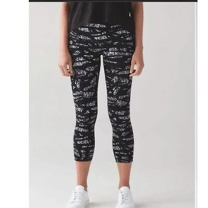 Lululemon athletica size 4 wunder under capri leggings black and white - Picture 1 of 8