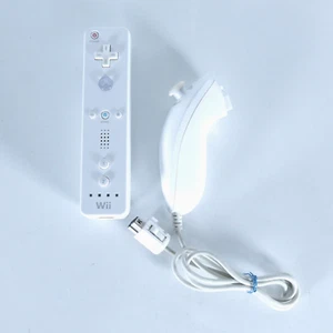 Official OEM Nintendo Wii Remote White With Included Bonus Nunchuk RVL-003 - Imagen 1 de 3