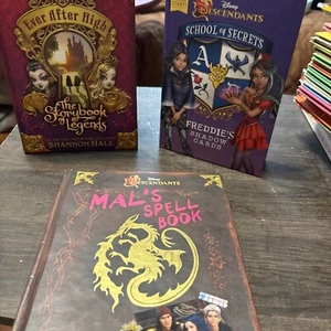 Hardback Disney Descendants Ever After High Mal Spell Book School Of Secrets - Picture 1 of 4