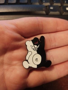Danganronpa Monokuma Emaille Pin  - Bild 1 von 4