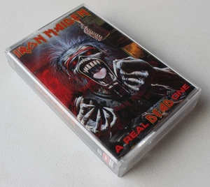 IRON MAIDEN - A REAL DEAD ONE (EMI TCEMD1048) 1993 UK CASSETTE EX COND + POSTER! - Picture 1 of 7