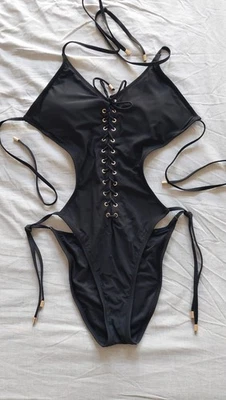 Damen Badeanzug in der Farbe schwarz mit Nieten, ein Hingucker Gr. 38 - Bild 1 von 4