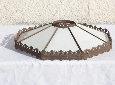 Plafonnier suspension en fer repoussè et verre en opaline +/- 1900 - Photo 1/4