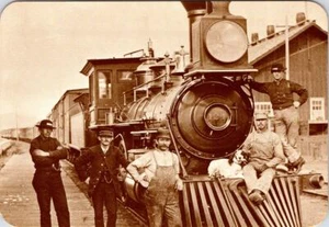 Postal REPRO, Mill City, NV Nevada CENTRAL PACIFIC RR TRAIN tripulación/perro 41/2 X 61/2 - Imagen 1 de 2
