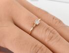14 Karat Gelbgold natürlicher Diamant minimalistisches Band Verlobungsring für Frauen