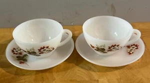 2 tazas y platillos blancos Arcopal vintage de los años 60 - Imagen 1 de 4