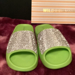 Wild diva Longe Rhinestone Slides Neon Green Size 9 - Picture 1 of 4
