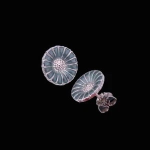 Georg Jensen. Sterling Silver Daisy Earrings with Enamel 11mm. - Picture 1 of 2