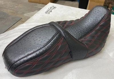Asiento OS&D Advanblack Raptor con costuras rojas diamante y cuero avestruz Foto 1 de 4