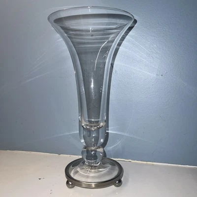 "Florero trompeta Southern Living At Home Decor Astoria 8,5"" con base plateada" Foto 1 de 4