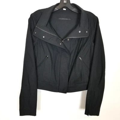 Chaqueta deportiva Lululemon para mujer talla 6 negra con cremallera corta Foto 1 de 4