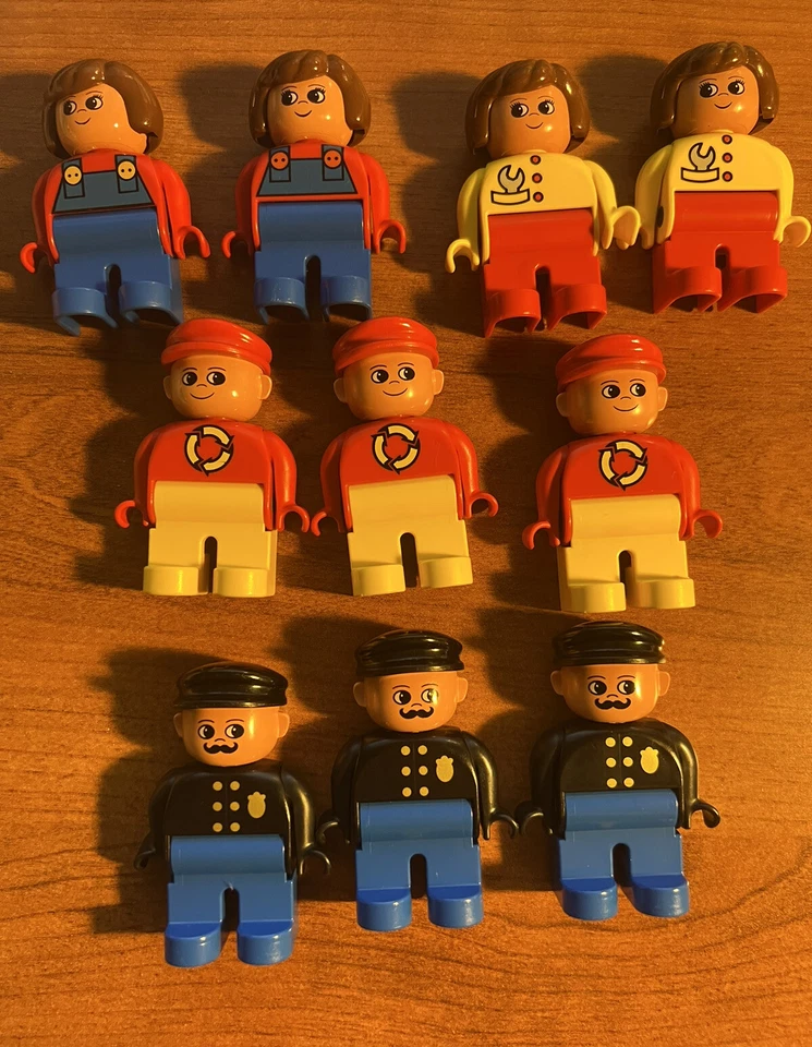 Lego Duplo Lote de 10 Figuras Personas Barco Tripulación Policías Mecánico Granjero 2.5” COMO NUEVO Foto 1 de 4