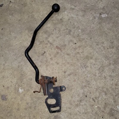 Palanca de cambios de ajuste de guardabarros Craftsman AYP 192502 con perilla Foto 1 de 2