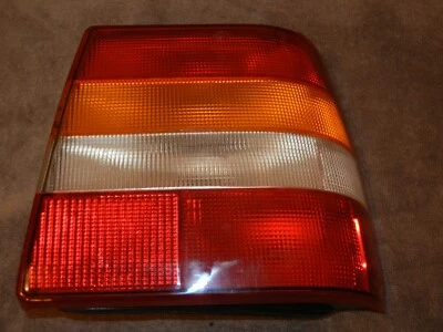 Conjunto de luz trasera derecha 85-92 SAAB 9000 hatchback Q2 Foto 1 de 4