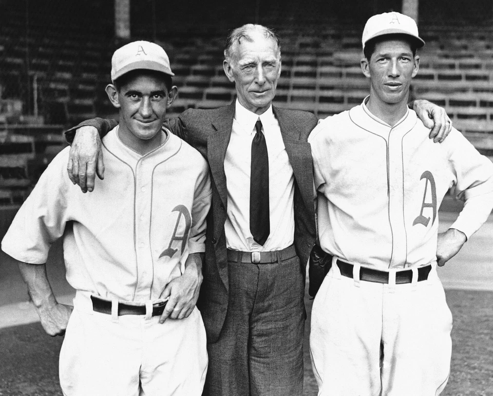Imagen de foto brillante #1 CONNIE MACK ZURDO GROVE MICKEY COCHRANE 8X10 Foto 1 de 1