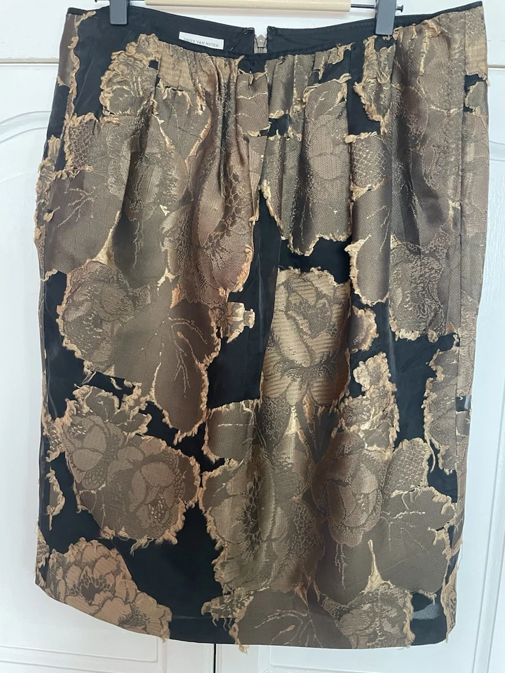 Falda para mujer Dries Van Noten negra con apliques de rosas doradas talla 38 Foto 1 de 4