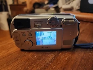 Sony Cyber-Shot DSC-P31 2.0MP Digital Camera Silver Tested Working - Picture 1 of 10