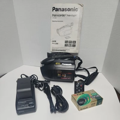 Panasonic Palmcorder Palmsight VHSC PV-L559 Camcorder 150x Zoom Kit PARTS ONLY - Image 1 of 4