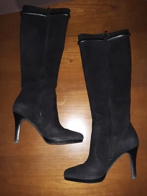 Botas Tahari hasta la rodilla negras de gamuza de tacón alto para mujer 6M Foto 1 de 4