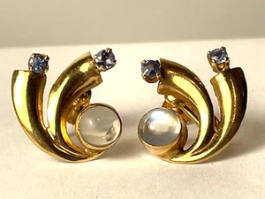 VINTAGE RETRO 1940'S 14K GOLD MOONSTONE SAPPHIRE SCREW BACK EARRINGS - Picture 1 of 2