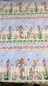 Daisy Kingdom Donna's (Dewberry) Lattenzaun Vogelhaus 2 Yard x 44" Baumwolle Neu - Bild 1 von 5