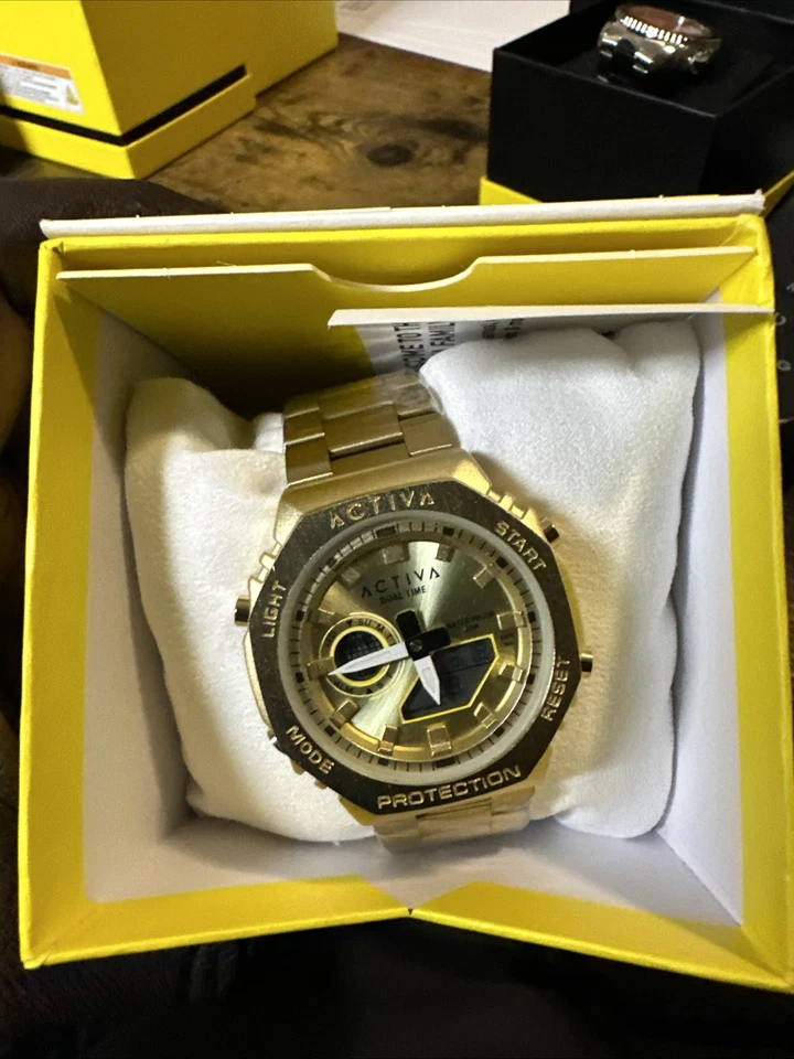 Reloj digital unisex Activa x Invicta 45,5 mm, correa dorada, esfera blanca ACWM423-008 Foto 1 de 1