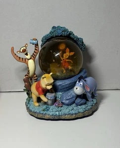 Disney Winnie Puuh & Freunde Glühwürmchen Schneekugel musikalische Lichter - Bild 1 von 8