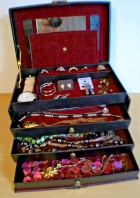 Modeschmuck mit Uhren und Schmuckkoffer gebraucht (p171) - Bild 1 von 4