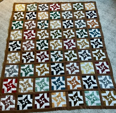 COLCHA DE RETAZOS CON TIRAS, MOLINETE DE FRANELA QUE DESAPARECE 55 x 68 Foto 1 de 3