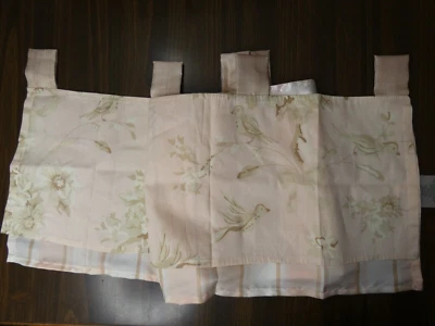 Cenefa de ventana con estampado de pájaros corderos e hiedra habitación infantil rosa satinado 52" x 12" Foto 1 de 4