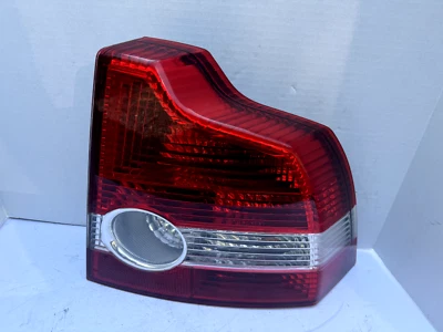 Conjunto de luces traseras laterales derecho para pasajero Volvo S40 2005 (se adapta a 2004-2007)  Foto 1 de 4