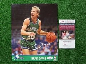 BRAD DAVIS SIGNED 8x10 DALLAS MAVERICKS NBA HOOPS CARD PHOTO JSA COA - Picture 1 of 5