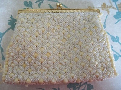 BOLSA DE NOITE VINTAGE BRANCA/CREME ELEGANTE COM MIÇANGAS - Imagem 1 de 3
