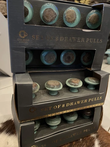 set of 24 drawer pulls Cover