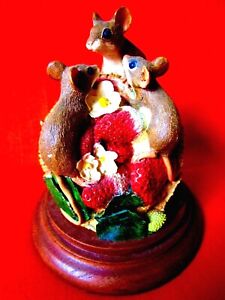 LIMITED EDITION COUNTRY COLLECTION MOUSE STATUE, KENYA.