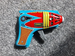 Shudo Vintage Japanese Tin Plate Space Ray Gun - working with sparks - Picture 1 of 8