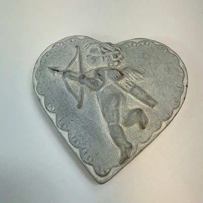 Isabel Bloom 2000 Cupido Corazón Firmado Placa Retirada Verde Azul Amor de San Valentín Foto 1 de 4