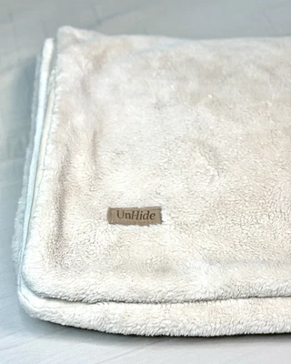 UNHIDE For Love Not Fur - Manta de piel sintética "Beige Bear" 50 x 60 * Tan suave Foto 1 de 4