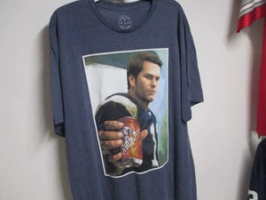 CAMISETA DE LOS PATRIOTAS DE NUEVA INGLATERRA TOM BRADY (WHUP-ASS) (XL) NUEVA CON ETIQUETAS AZUL MARINO DE BOSTON SPORT - Imagen 1 de 3