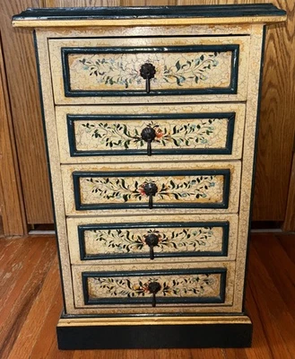 Cómoda de madera florentina italiana pintada a mano con 5 cajones  Foto 1 de 4