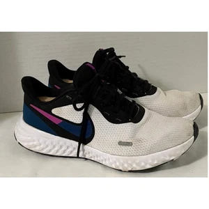Nike Revolution 5 Laufschuhe - BQ3207-102 weiß mit schwarz/lila/blau - Größe 7 - Bild 1 von 7