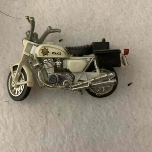 Yatming White Honda CB750 Four Police Motorcycle Diecast Model 1331 126 Scale - Picture 1 of 3