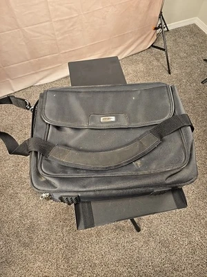 Bolso negro para portátil con correa para el hombro Foto 1 de 3