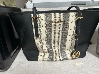 Bolso de Mano Michael Kors Para Mujer Grande Piel de Serpiente Negro Foto 1 de 4