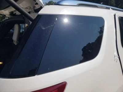 19 2019 FORD EXPLORER QUARTER GLASS RIGHT PASSENGER  - Image 1 of 4