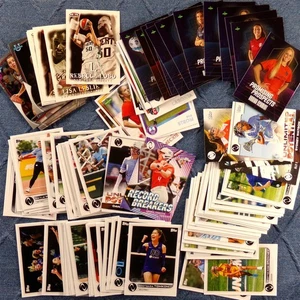DEPORTES FEMENINOS: Lote de 100 Tarjetas, Baloncesto, Fútbol, Softbol, Lacrosse, Voleibol - Imagen 1 de 7