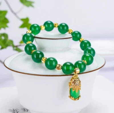 Pulsera con dije de cuentas verdes de jade cadena chapada en oro de 18 quilates hecha a mano con piedras preciosas regalo Foto 1 de 4