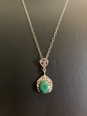 Colar de corrente de elos ovais 0,925 esterlina 18" com pingente de malaquita africana 0,925 - Imagem 1 de 4