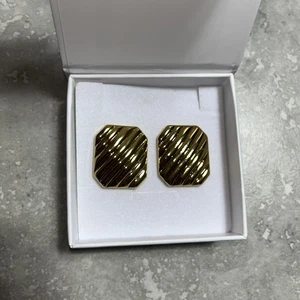 Heaven Mayhem Treat Lightweight Gold Tone Brass Textured Square Earrings NEW - Picture 1 of 10